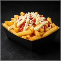 Friet, mayonaise, ketchup en uitjes