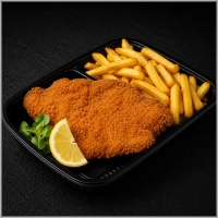 Kipschnitzel, friet en een bakje mayo