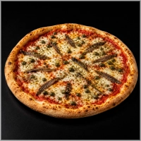  &nbsp;&nbsp;&nbsp;Tomatensaus, mozzarella, ansjovis, kappertjes en oregano
