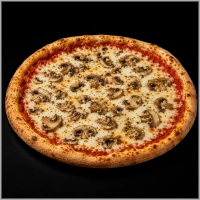  &nbsp;&nbsp;&nbsp;Tomatensaus, mozzarella en champignons 