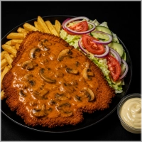 350 grams varkensschnitzel met Jägersaus, friet, saus naar keuze en salade