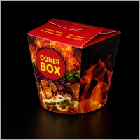 Friet, vlees naar keuze, ijsbergsla, rode ui en knoflooksaus